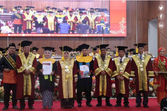 Wisuda 92 Hari Ke-3 UIN IB Padang Diiringi Rasa Haru dan Gembira; Rektor Sampaikan Jangan Sombong, Pongah Capaian Hari Ini