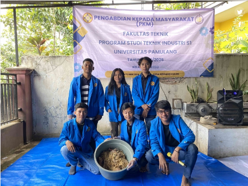 PKM Universitas Pamulang: Pembuatan Pupuk Organik Dengan Menggunakan Limbah Gedebong Pisang di Desa Serdang Kulon